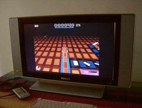 Snakes running on the N95 through a TV set